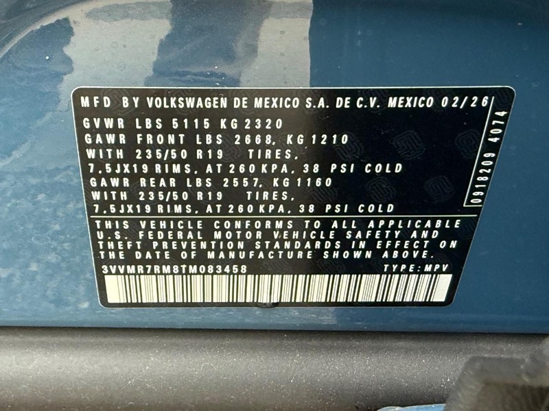 Volkswagen Tiguan Vehicle Full-screen Gallery Image 17