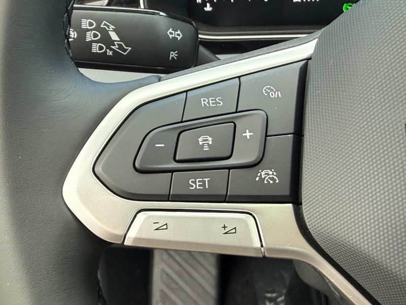 Volkswagen Jetta Vehicle Full-screen Gallery Image 11