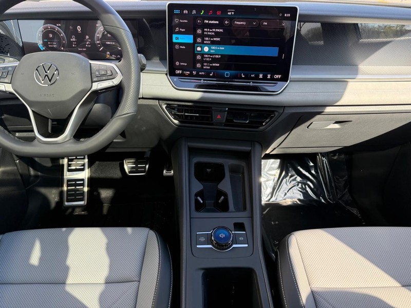 Volkswagen Tiguan Vehicle Full-screen Gallery Image 6
