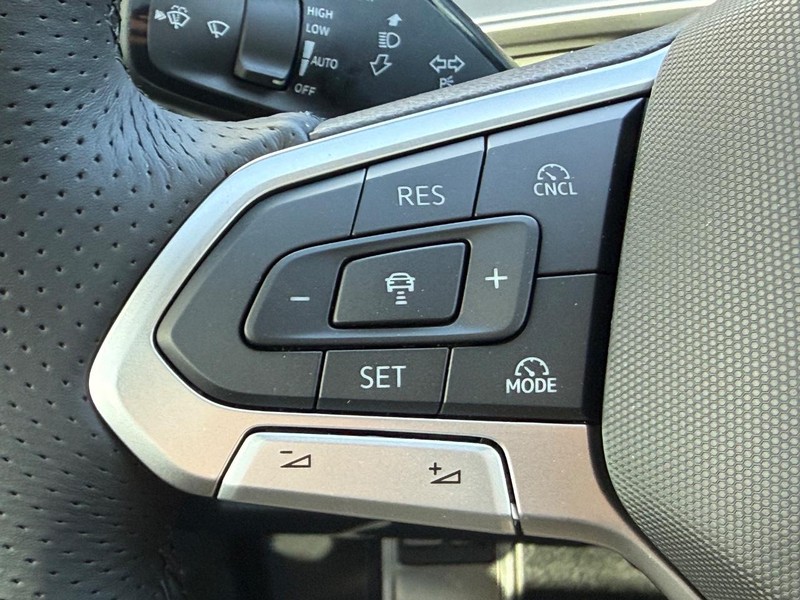 Volkswagen Tiguan Vehicle Full-screen Gallery Image 10