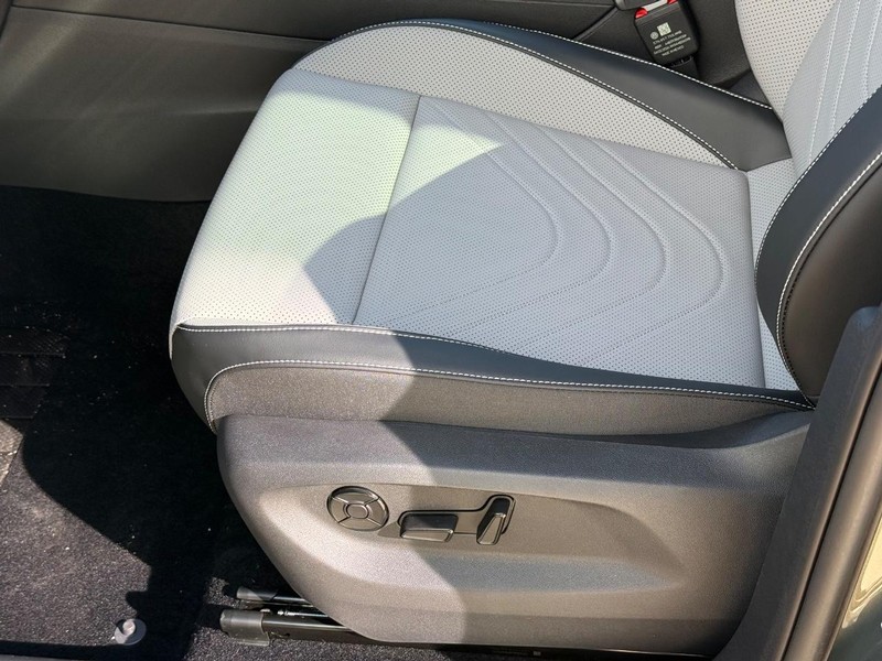 Volkswagen Tiguan Vehicle Full-screen Gallery Image 16