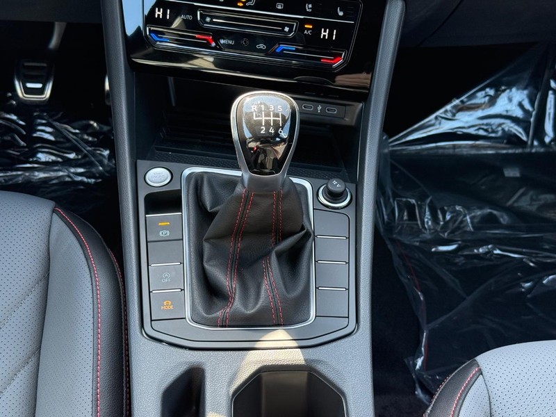 Volkswagen Jetta GLI Vehicle Full-screen Gallery Image 8