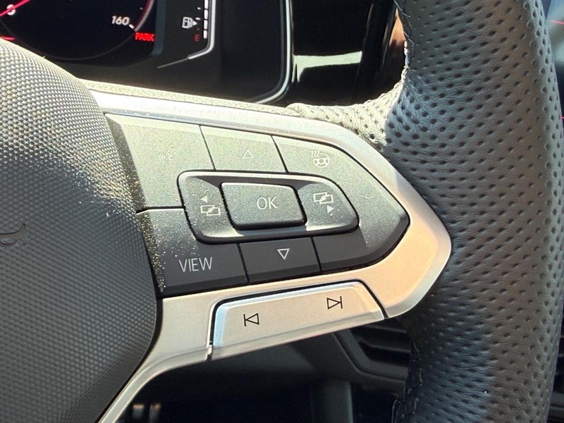 Volkswagen Jetta GLI Vehicle Full-screen Gallery Image 12