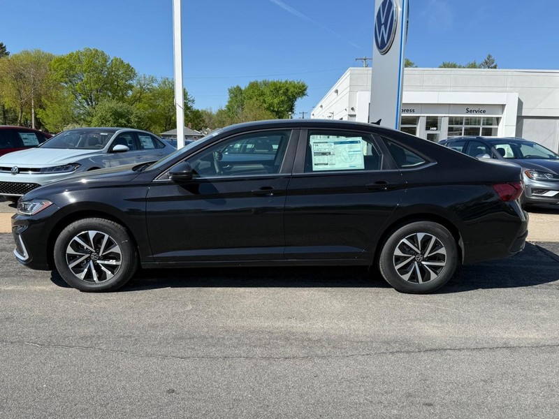 Volkswagen Jetta Vehicle Full-screen Gallery Image 2