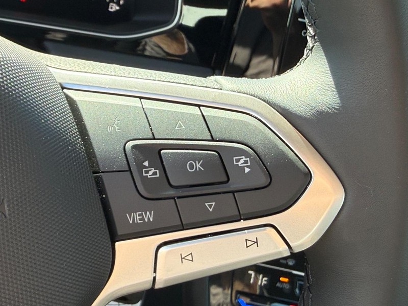 Volkswagen Jetta Vehicle Full-screen Gallery Image 12