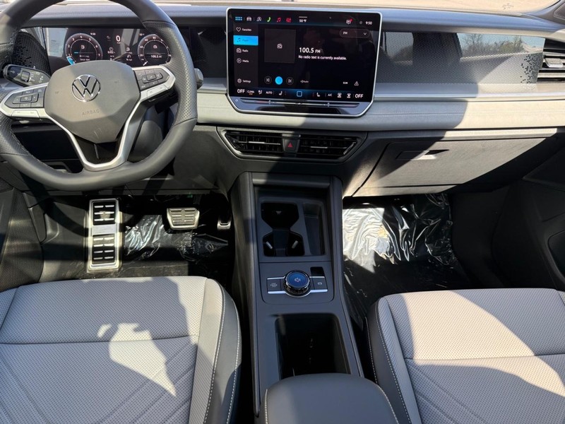 Volkswagen Tiguan Vehicle Full-screen Gallery Image 6