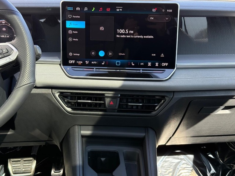 Volkswagen Tiguan Vehicle Full-screen Gallery Image 7