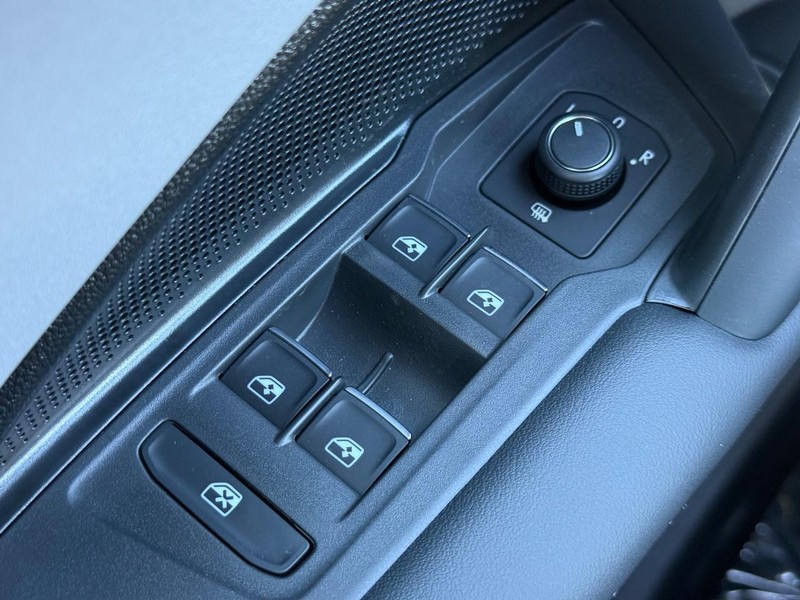 Volkswagen Tiguan Vehicle Full-screen Gallery Image 15