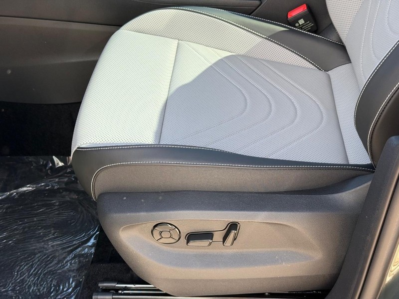 Volkswagen Tiguan Vehicle Full-screen Gallery Image 16
