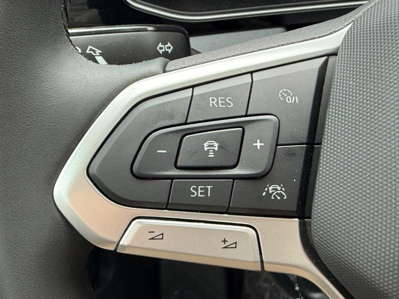Volkswagen Jetta Vehicle Full-screen Gallery Image 11