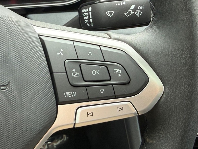 Volkswagen Jetta Vehicle Full-screen Gallery Image 12