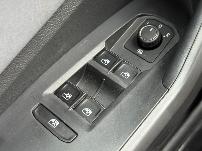 Volkswagen Jetta Vehicle Full-screen Gallery Image 15