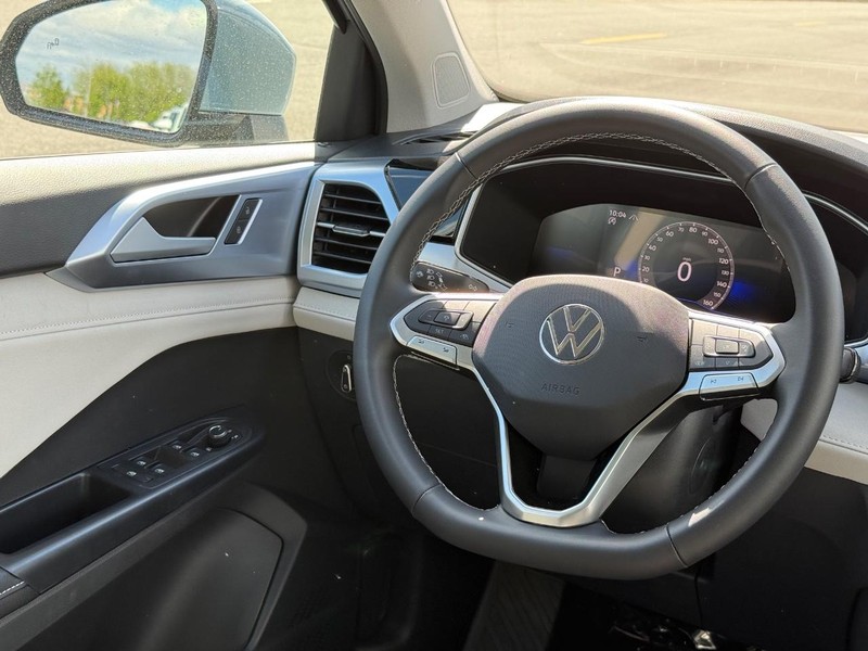 Volkswagen Taos Vehicle Full-screen Gallery Image 10