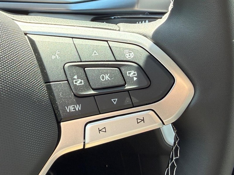 Volkswagen Taos Vehicle Full-screen Gallery Image 13