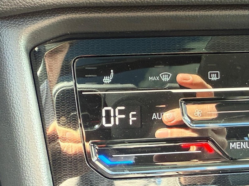 Volkswagen Taos Vehicle Full-screen Gallery Image 15