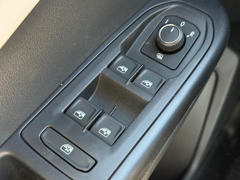 Volkswagen Taos Vehicle Full-screen Gallery Image 16