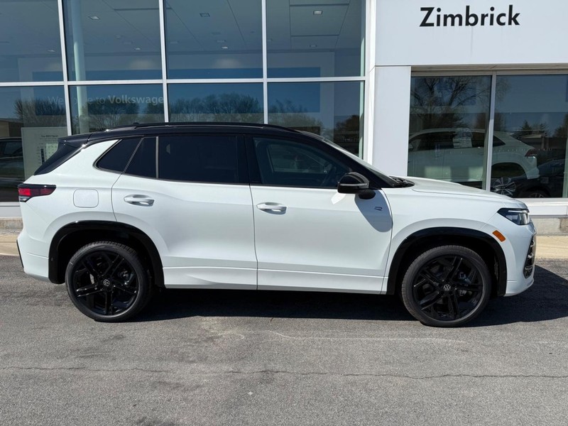 Volkswagen Tiguan Vehicle Full-screen Gallery Image 2