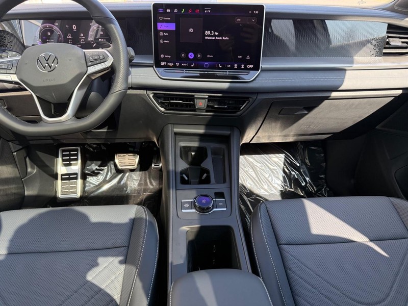 Volkswagen Tiguan Vehicle Full-screen Gallery Image 6
