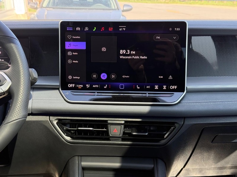 Volkswagen Tiguan Vehicle Full-screen Gallery Image 7