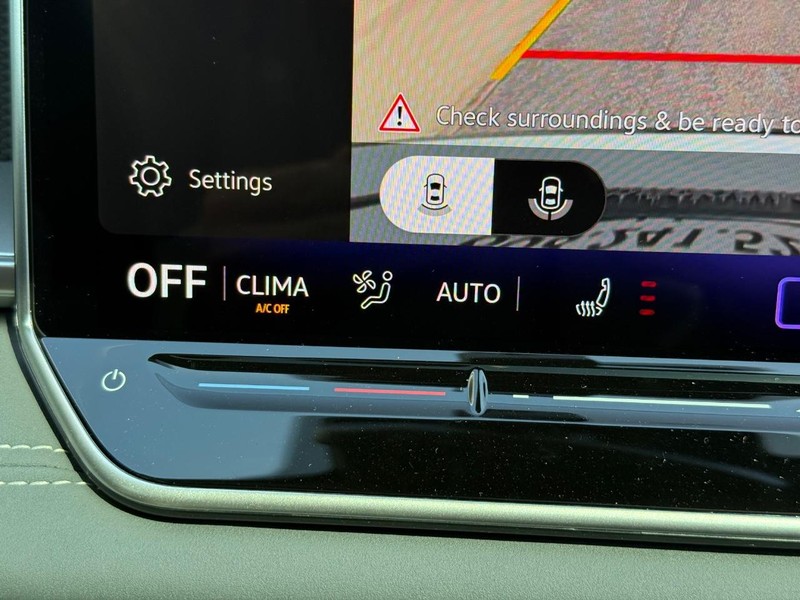 Volkswagen Tiguan Vehicle Full-screen Gallery Image 14