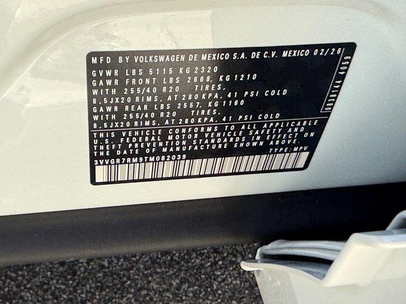 Volkswagen Tiguan Vehicle Full-screen Gallery Image 17