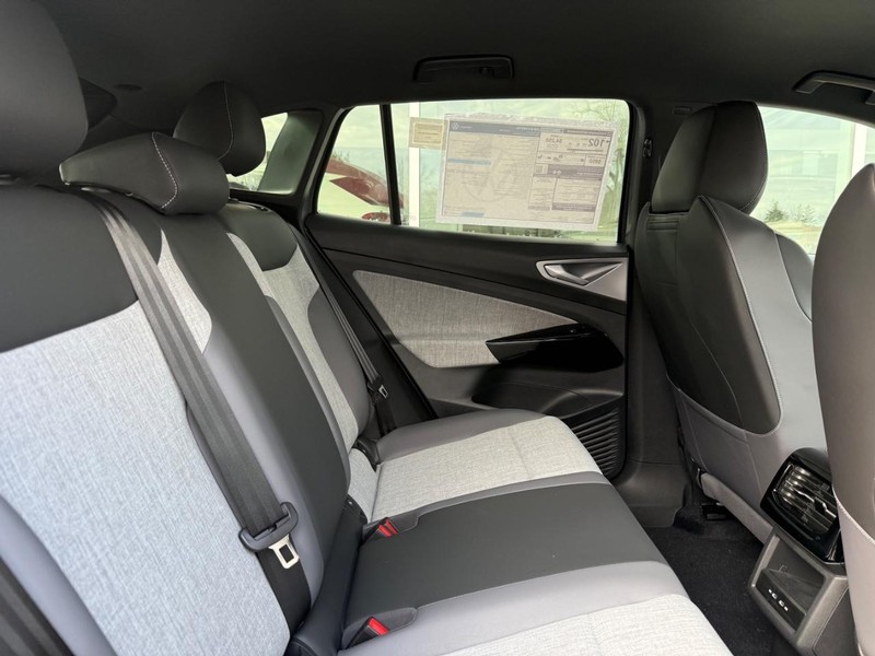 Volkswagen ID.4 Vehicle Full-screen Gallery Image 5