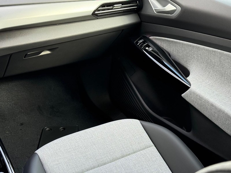 Volkswagen ID.4 Vehicle Full-screen Gallery Image 9