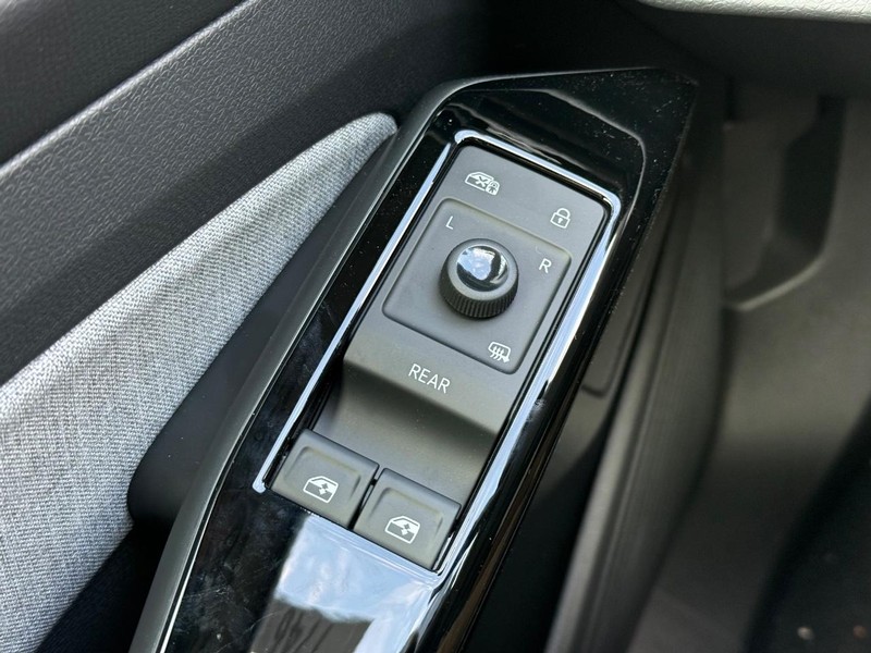 Volkswagen ID.4 Vehicle Full-screen Gallery Image 15