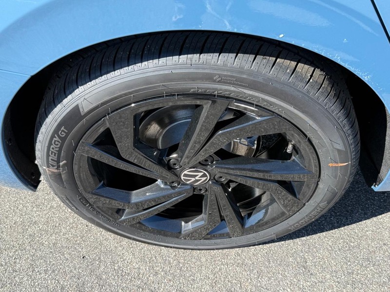 Volkswagen Jetta Vehicle Full-screen Gallery Image 4