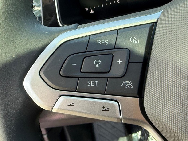 Volkswagen Jetta Vehicle Full-screen Gallery Image 11
