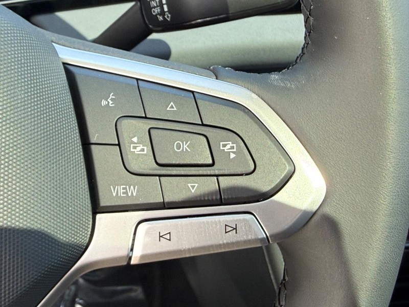 Volkswagen Jetta Vehicle Full-screen Gallery Image 12