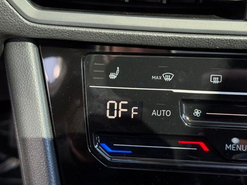Volkswagen Jetta Vehicle Full-screen Gallery Image 14