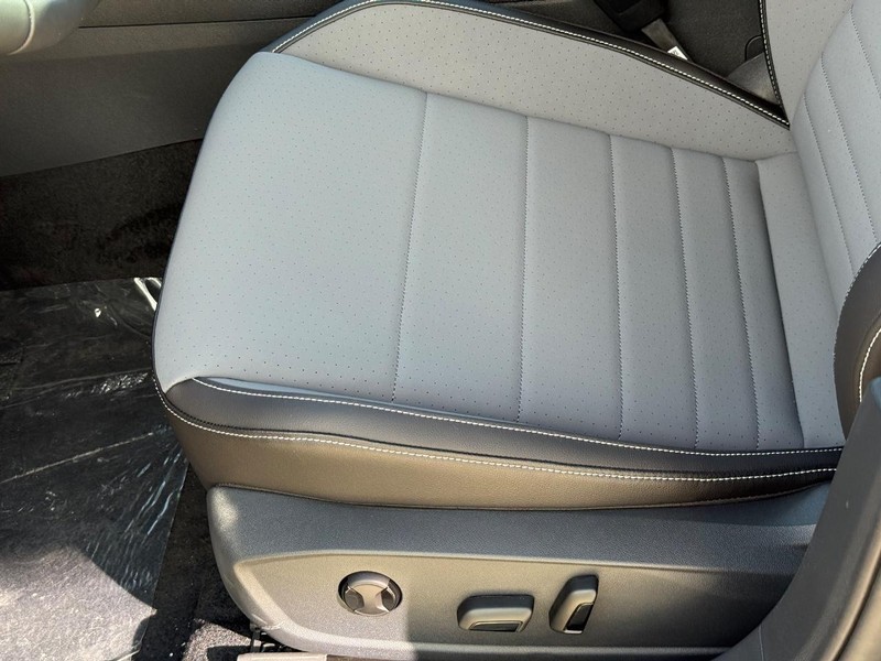 Volkswagen Jetta Vehicle Full-screen Gallery Image 16
