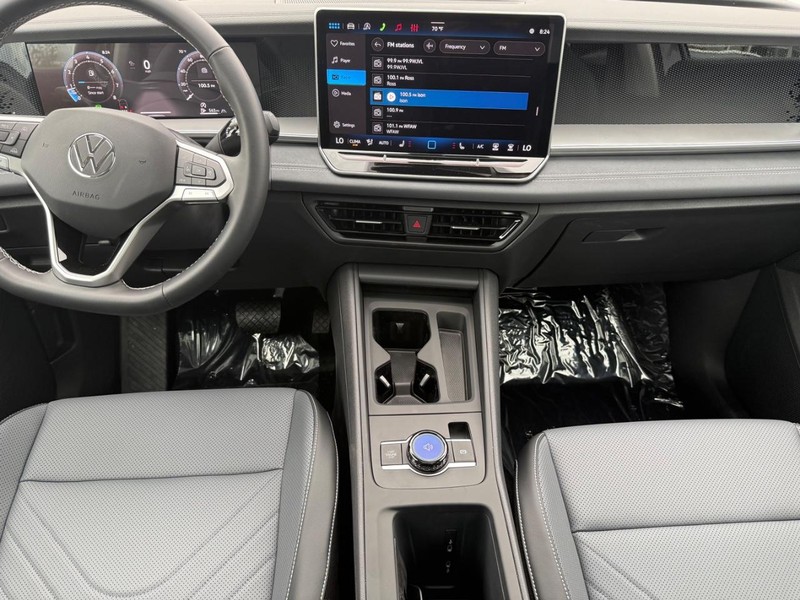 Volkswagen Tiguan Vehicle Full-screen Gallery Image 6