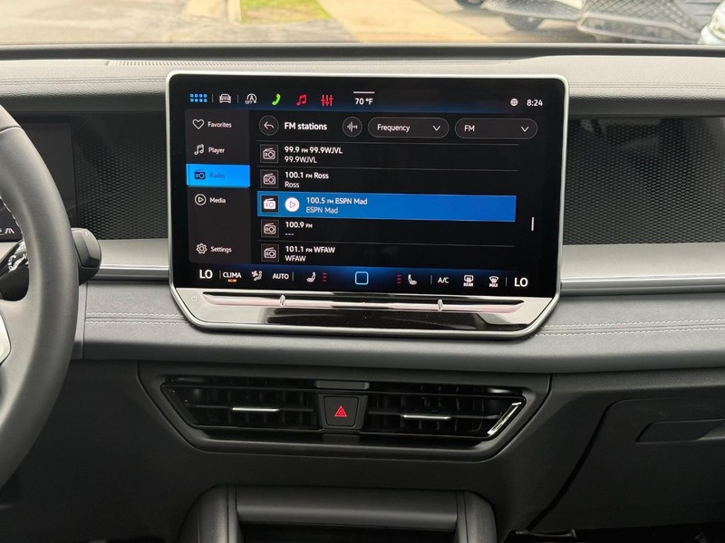 Volkswagen Tiguan Vehicle Full-screen Gallery Image 7