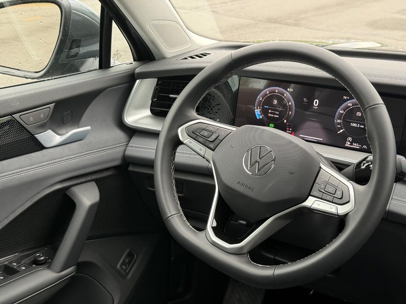 Volkswagen Tiguan Vehicle Full-screen Gallery Image 8