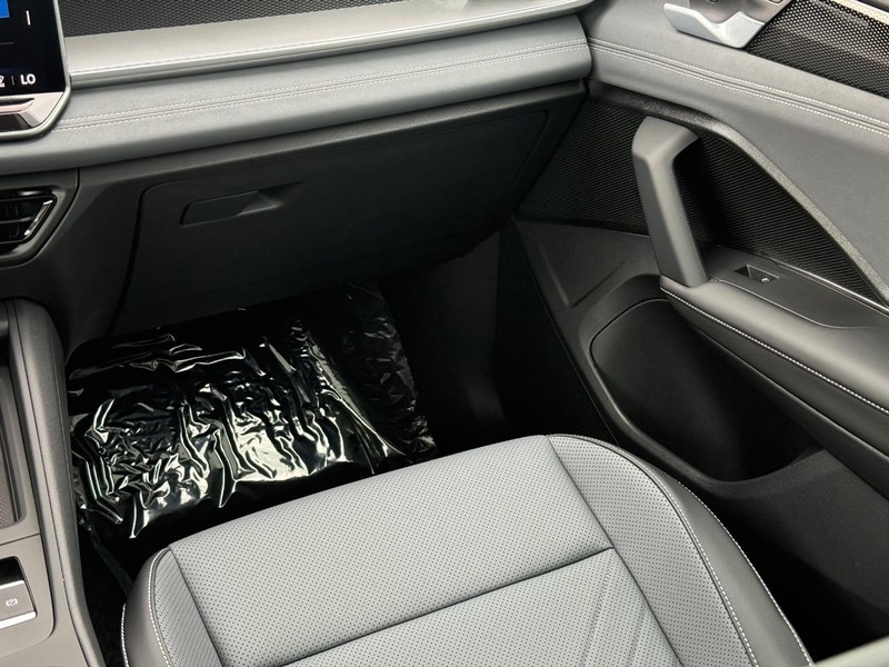 Volkswagen Tiguan Vehicle Full-screen Gallery Image 9