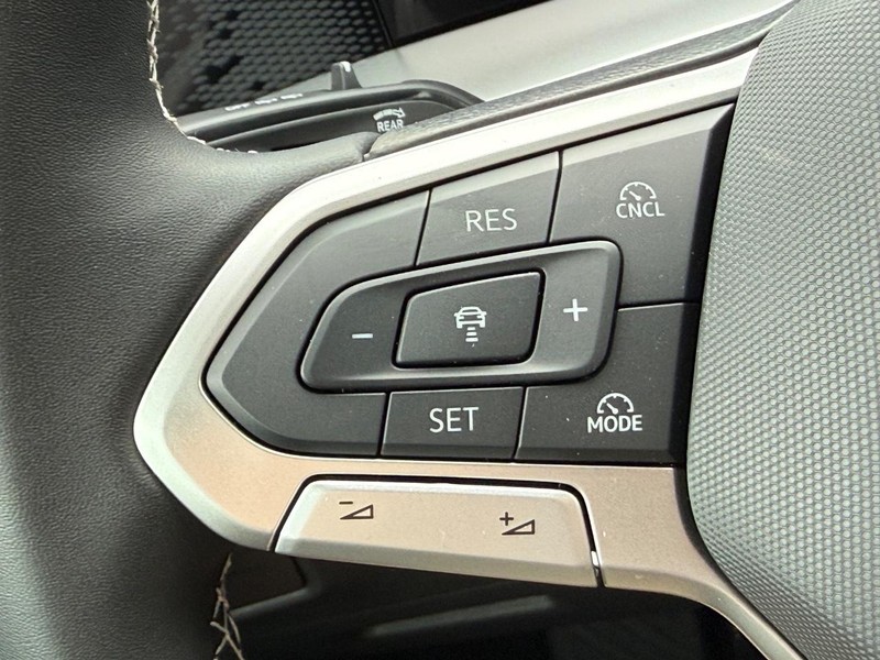 Volkswagen Tiguan Vehicle Full-screen Gallery Image 10