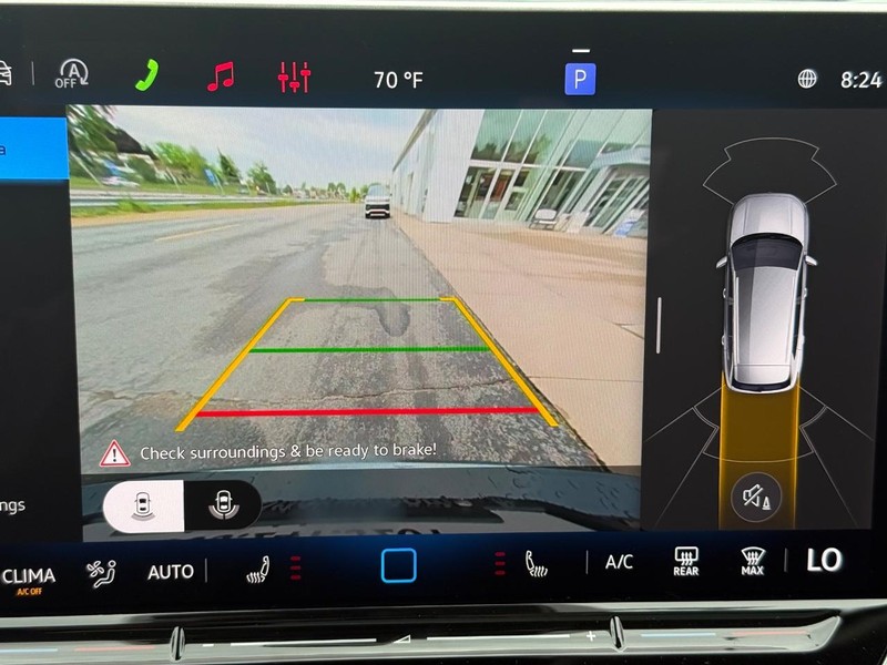 Volkswagen Tiguan Vehicle Full-screen Gallery Image 13