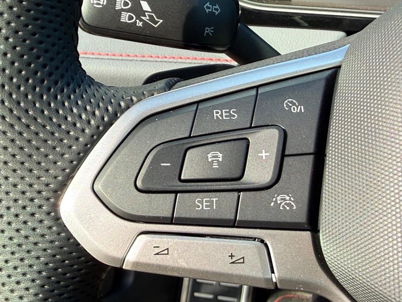 Volkswagen Jetta GLI Vehicle Full-screen Gallery Image 11