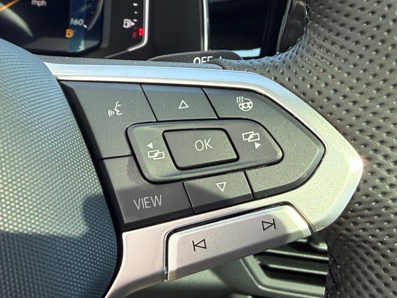 Volkswagen Jetta GLI Vehicle Full-screen Gallery Image 12
