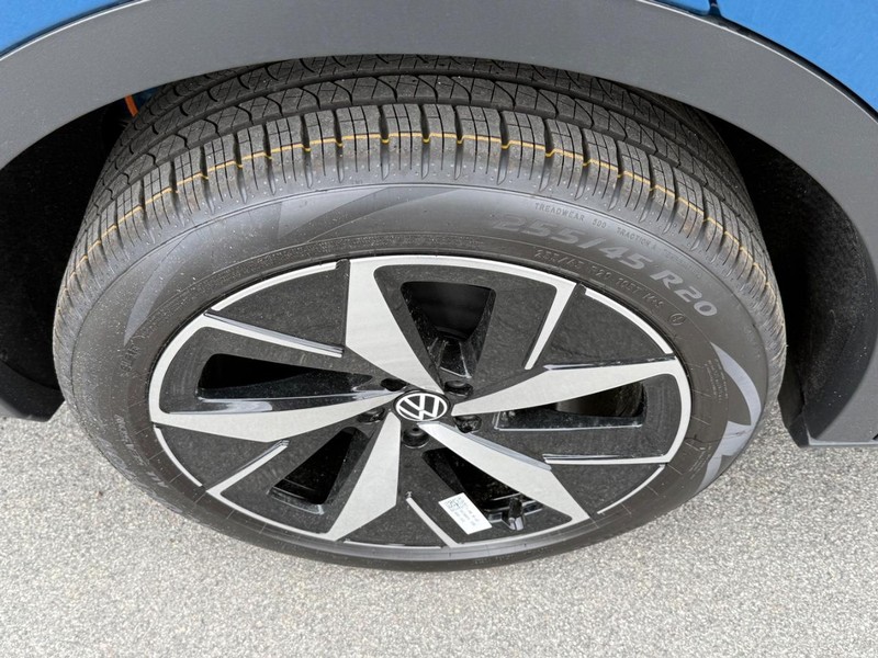 Volkswagen ID.4 Vehicle Full-screen Gallery Image 4