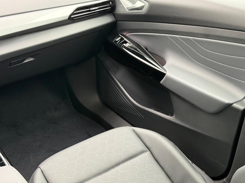 Volkswagen ID.4 Vehicle Full-screen Gallery Image 9