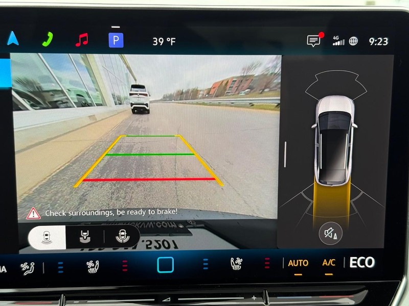Volkswagen ID.4 Vehicle Full-screen Gallery Image 13