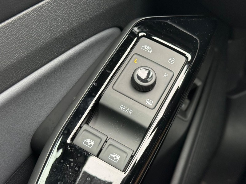 Volkswagen ID.4 Vehicle Full-screen Gallery Image 15