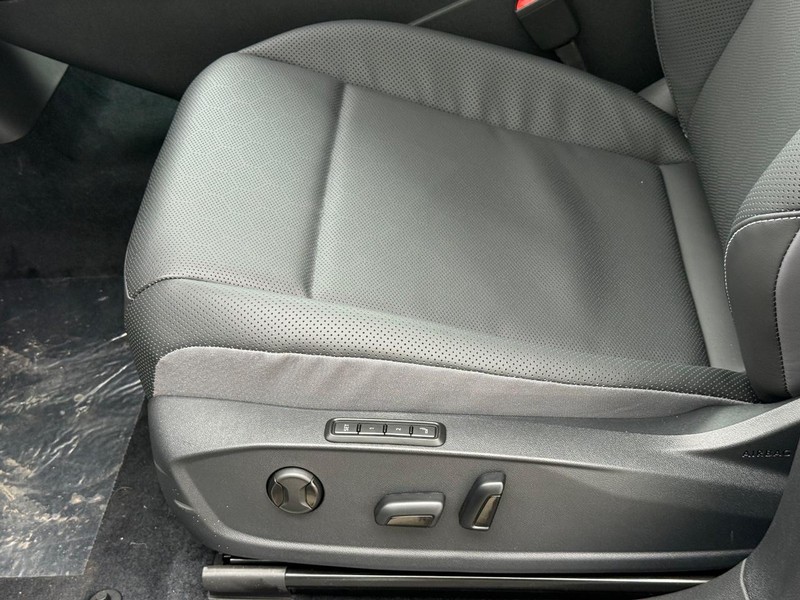 Volkswagen ID.4 Vehicle Full-screen Gallery Image 16