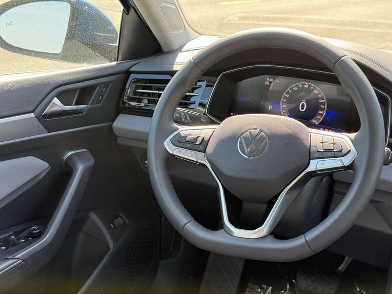 Volkswagen Jetta Vehicle Full-screen Gallery Image 9