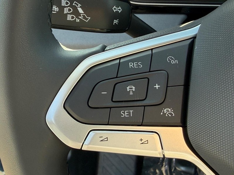 Volkswagen Jetta Vehicle Full-screen Gallery Image 11