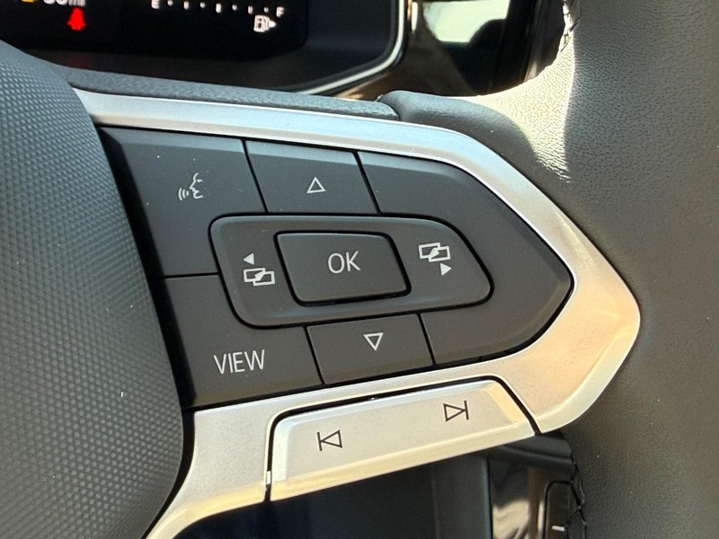 Volkswagen Jetta Vehicle Full-screen Gallery Image 12