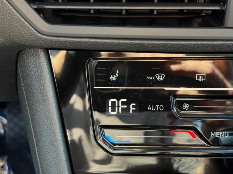 Volkswagen Jetta Vehicle Full-screen Gallery Image 14